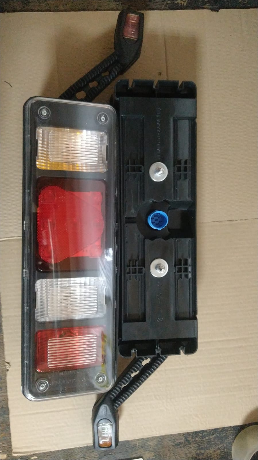 Фонарь задний левый KRONE NEW с EasyConn 7pin разъём, ламповый с габаритом LED (U029-05L)_(5611427)