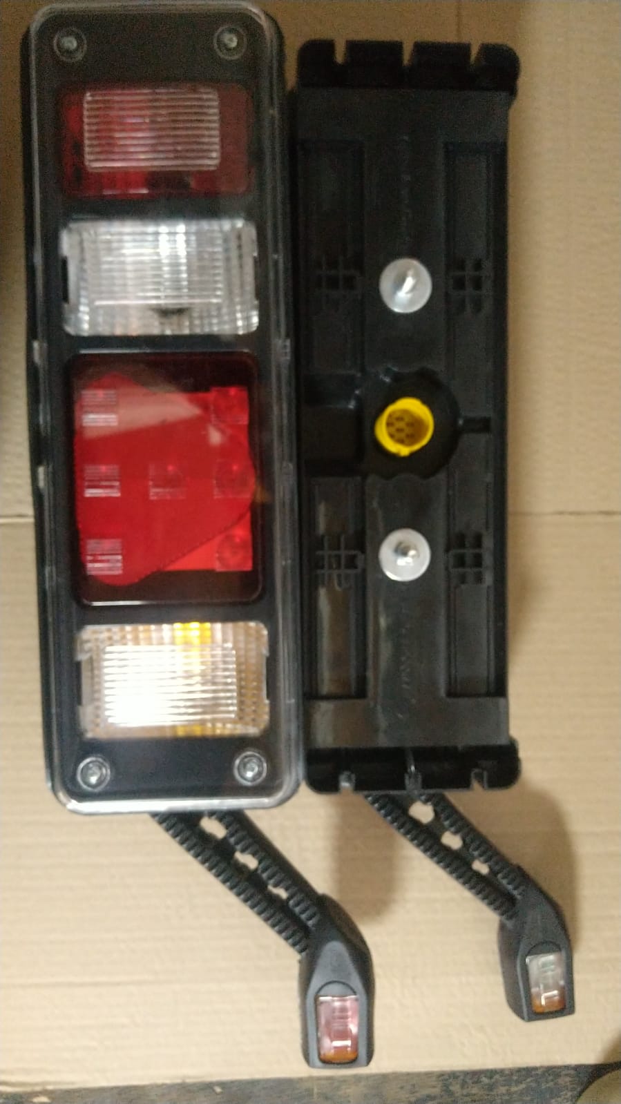 Фонарь задний правый KRONE NEW с EasyConn 7pin разъём, ламповый с габаритом LED (U029-05R)_(5611428)