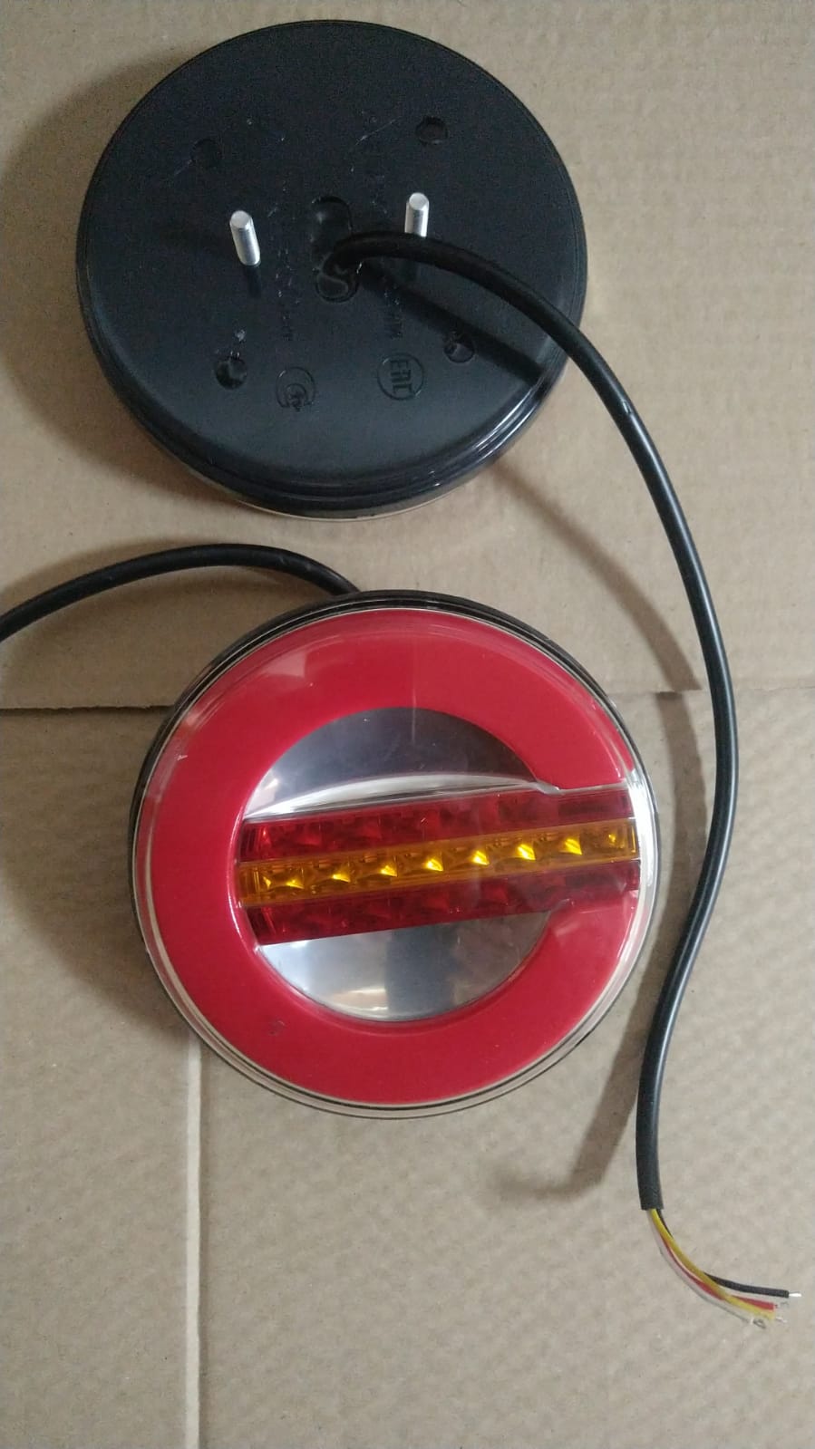 Фонарь задний круглый универсальный L R LED 24V с поворотником (U015-00LED)_(5611015P)